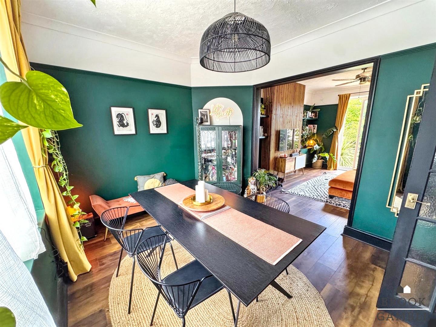 3 Bedroom House - End Terrace. Royal Sussex Crescent in Eastbourne, East Sussex 4